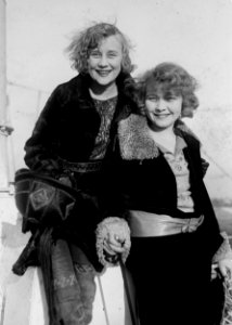 Duncan Sisters LCCN2014715338 (cropped)