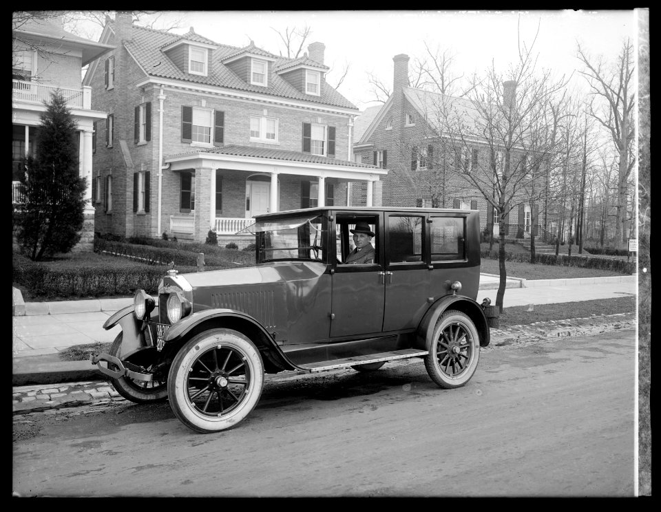 Dunigan auto LCCN2016823952