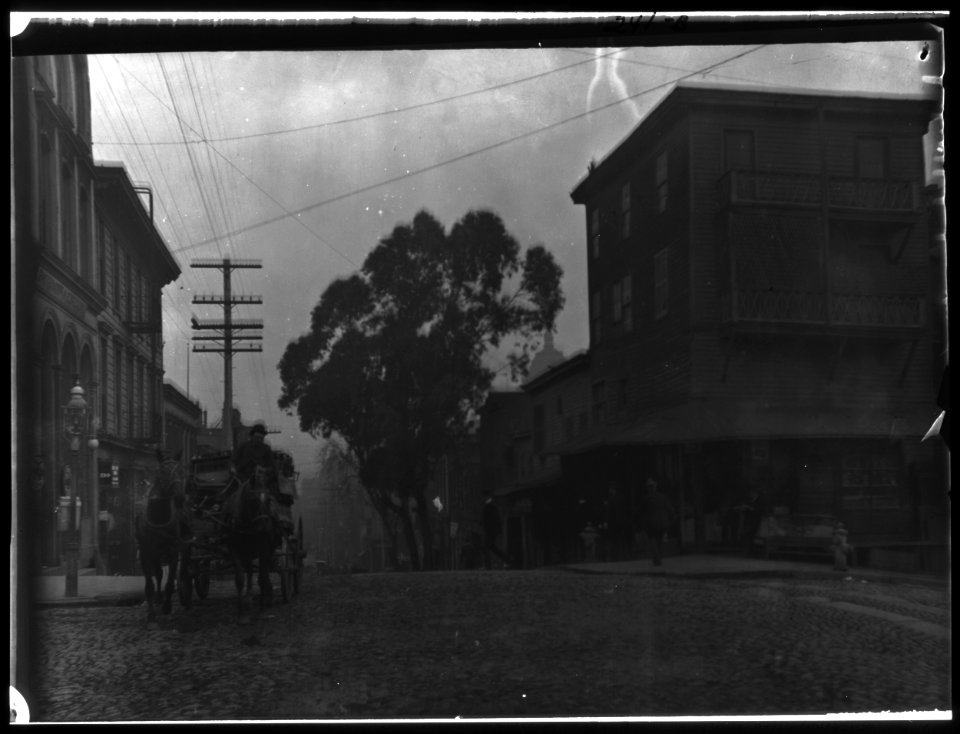 Dupont Street entrance to Chinatown, San Francisco LOC agc.7a55034