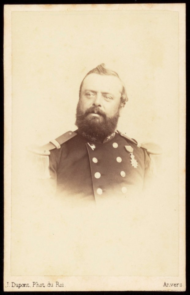 Dupont, Joseph - carte de visite, Gevignetteerd portret van een man in militair uniform