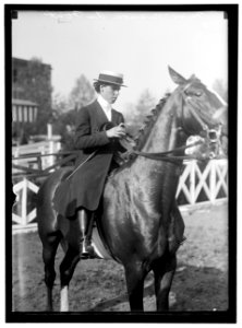 DuPONT, MISS MARION. RIDING; HORSE SHOW LCCN2016867338
