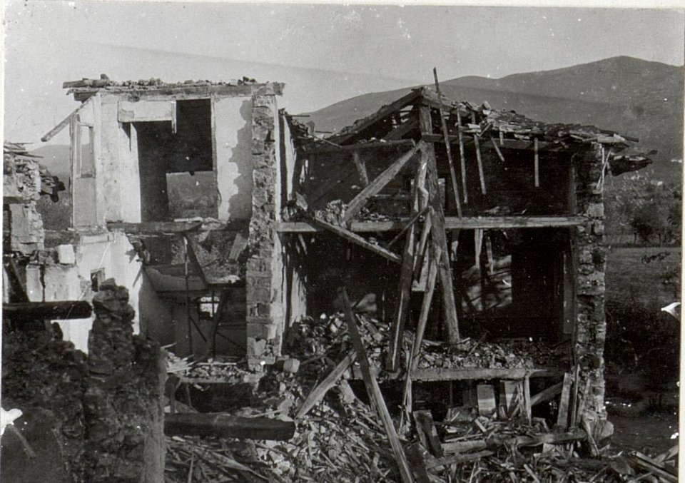Durch 28 cm Granate zerst.Haus bei Biglia. (BildID 15602494)