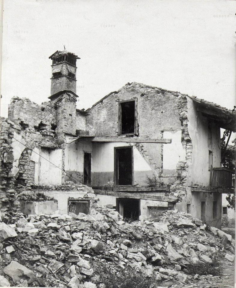 Durch feindl.Granaten zerst.Haus im Wippachtal. (BildID 15602844)