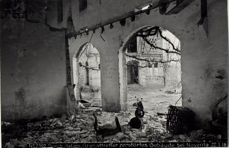 Durch italien Granattreffer zerstörtes Gebäude bei Noventa 22.1.18. (BildID 15613977)