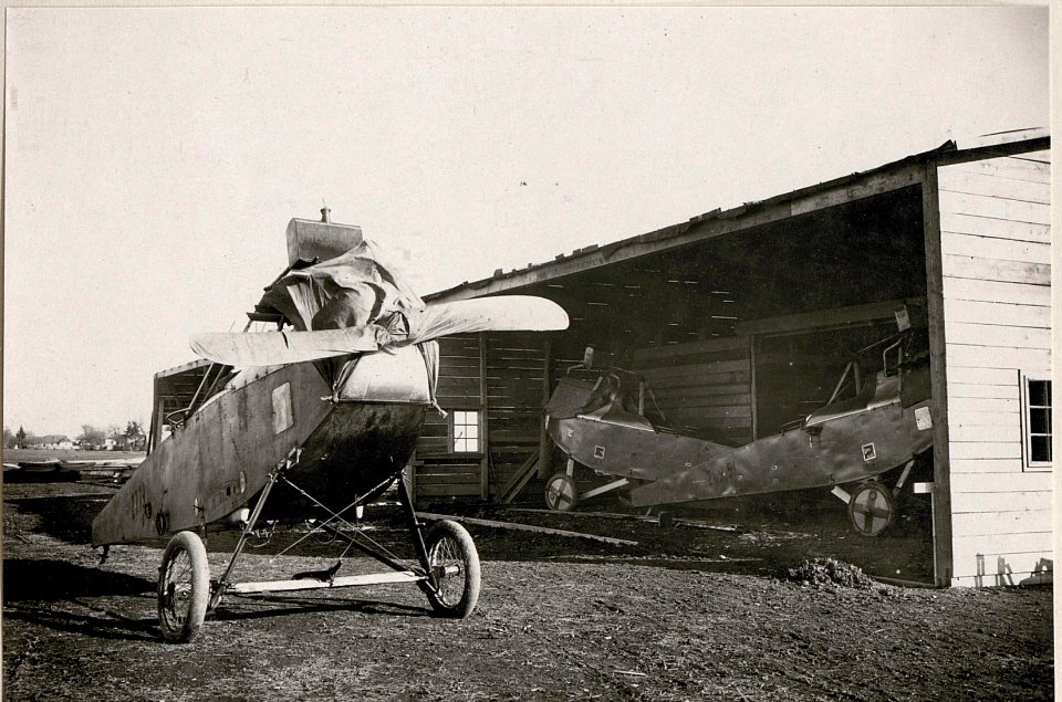 Durch Sturm zerstörte Flugzeuge d.49.Fl.Komp. (BildID 15720311)