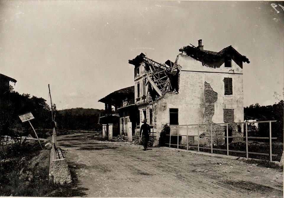 Durch Volltreffer zerstörte Gebäude in Ovcja Draga.30.8.17. (BildID 15600795)