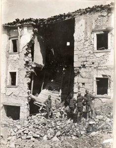 Durch Volltreffer zerst.Haus in Nabresina.25.8.17. (BildID 15600192)