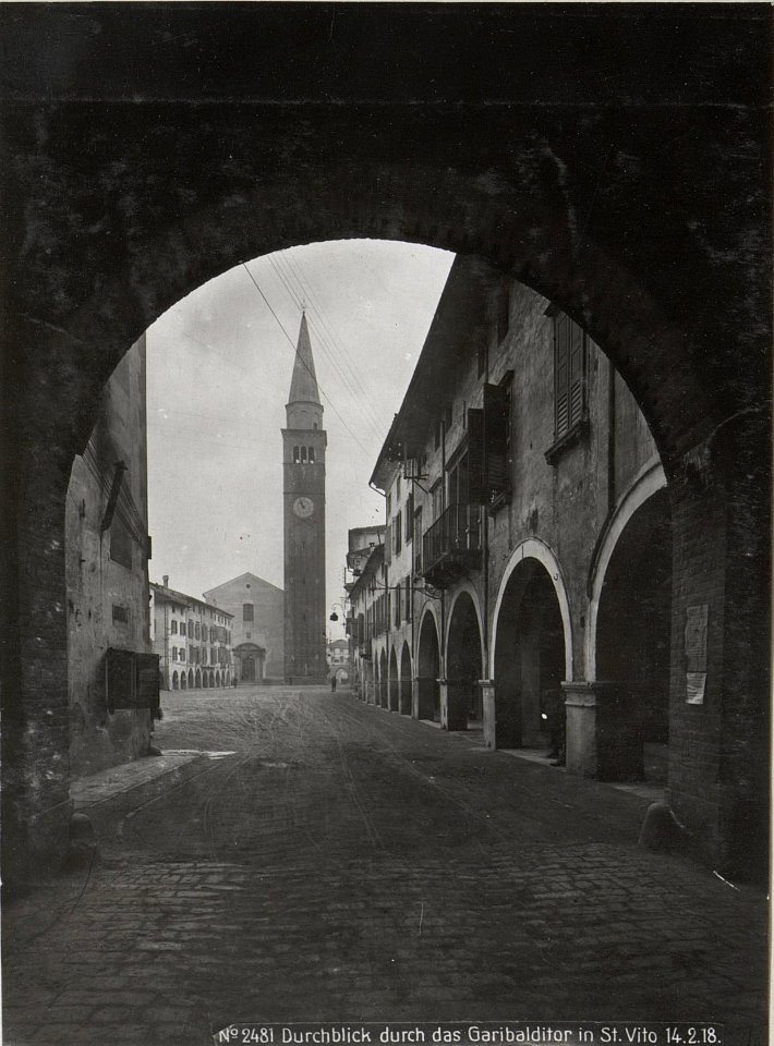 Durchblick durch das Garibalditor in St.Vito 14.2.18. (BildID 15614600)