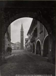 Durchblick durch das Garibalditor in St.Vito 14.2.18. (BildID 15614600)