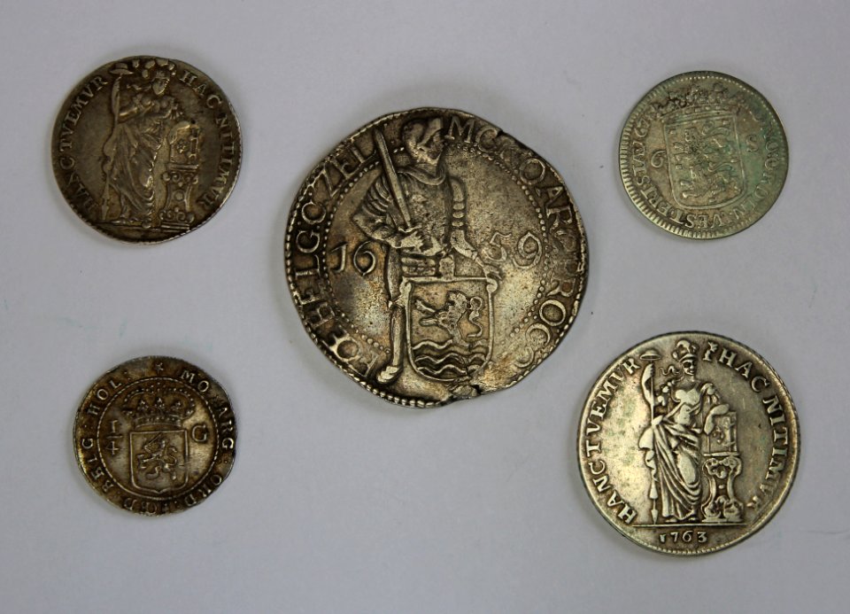 Dutch 17 18 C coins obv