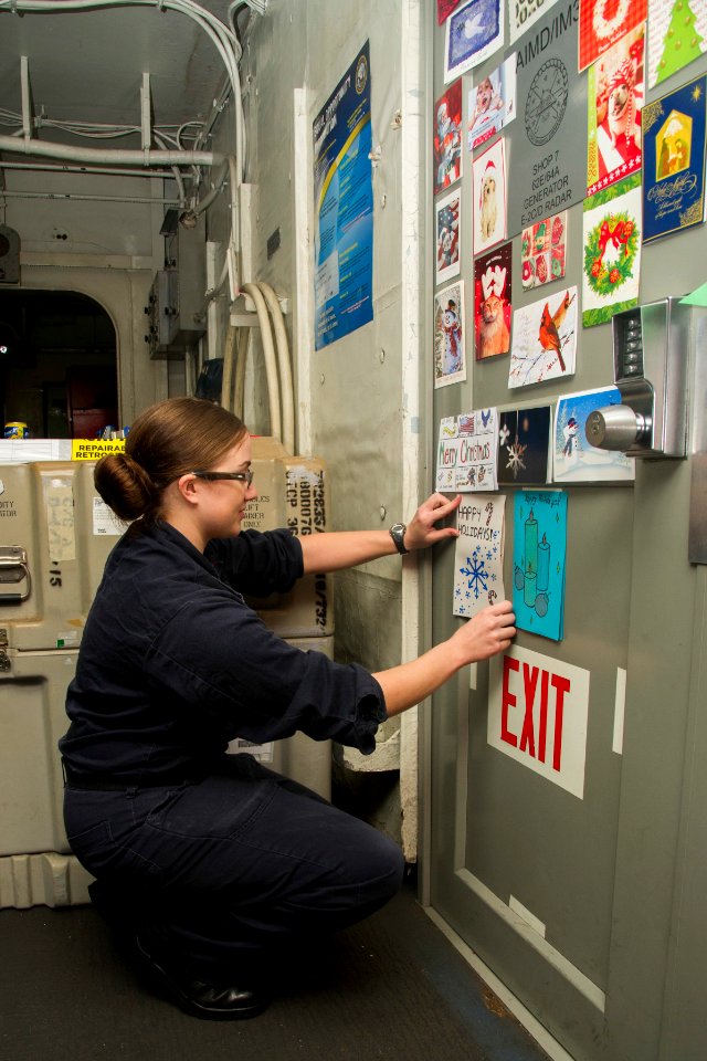 Dwight D. Eisenhower deployment 161205-N-KJ380-117