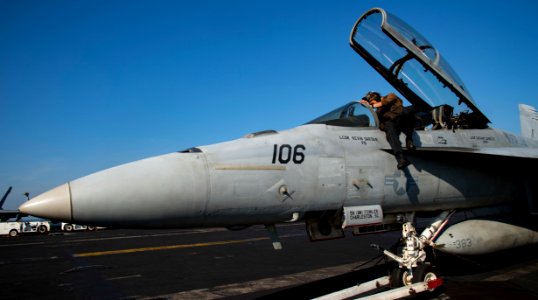 Dwight D. Eisenhower deployment 161109-N-QI061-059