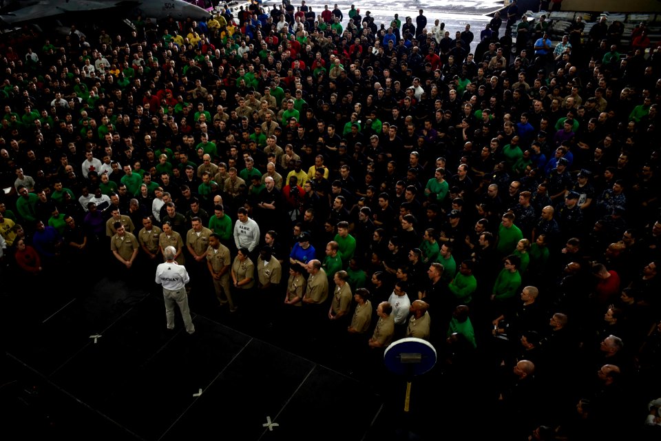 Dwight D. Eisenhower deployment 161124-N-IE397-285
