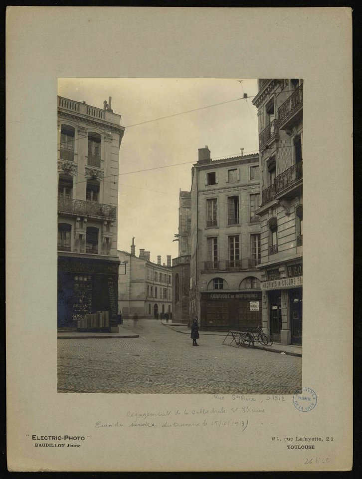 Dégagement de la cathédrale Saint-Étienne. Rue Sainte-Anne. - FRAC31555 26Fi42