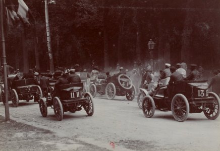 Départ de Paris-Ostende, le 1er septembre 1899 (n7 Levegh le futur vainqueur, n4 Charron)
