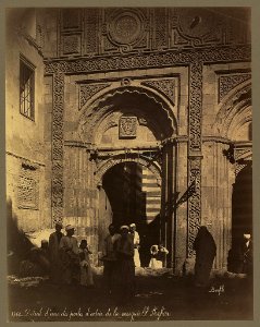 Détail d'une des portes d'entrée de la mosquée El-Azhar - Bonfils. LCCN2004668147
