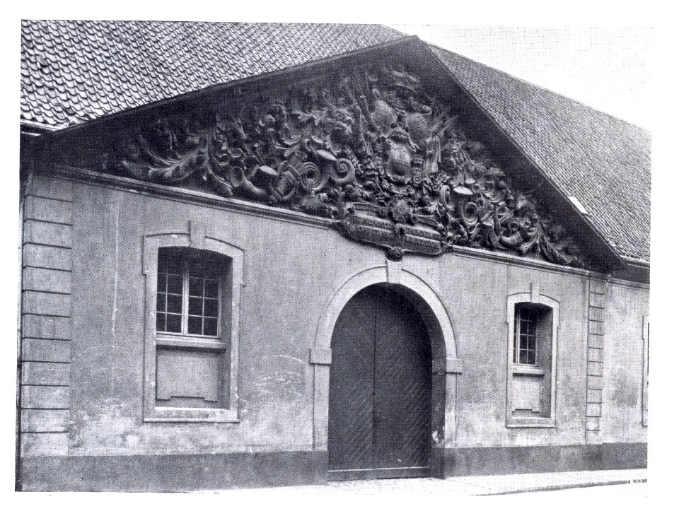 Düsseldorf, Pempelforterstraße, Marstall 1. Giebelfeld