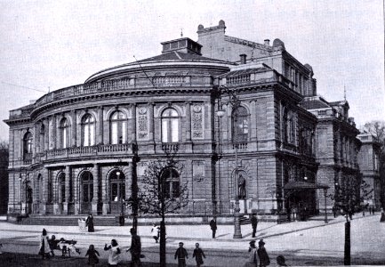 Düsseldorf, Stadttheater und späteres Opernhaus an der Alleenstraße, Außenansicht, erbaut von Giese von 1873 bis 1875 photo