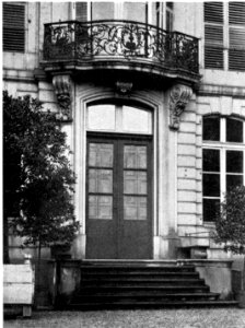 Düsseldorf, Schloß Jägerhof, Tür im Hof