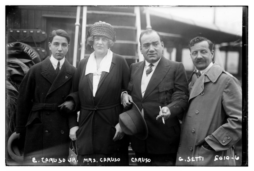 E. Caruso Jr., Mrs. Caruso, Caruso, G. Setti LCCN2014709472