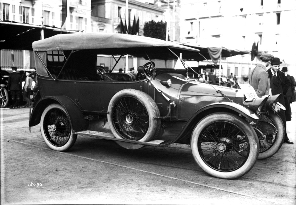 E. von Dehu sur Daimler 16 40 HP