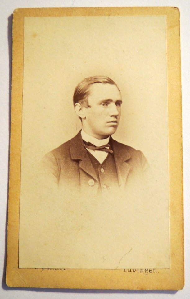 E. Oberreich (aus Rendsburg) als Medizin-Student in Tübingen, Foto von Paul Sinner, 1868