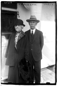 E.M. House and wife LCCN2014718304