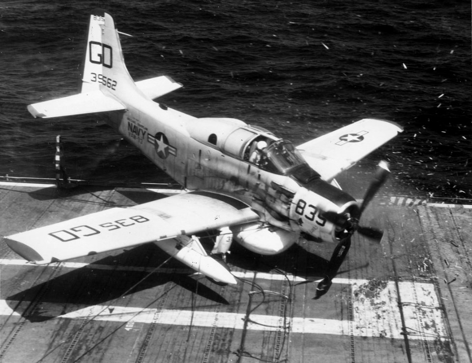 EA-1E VAW-33 barrier crash CVS-39 1964