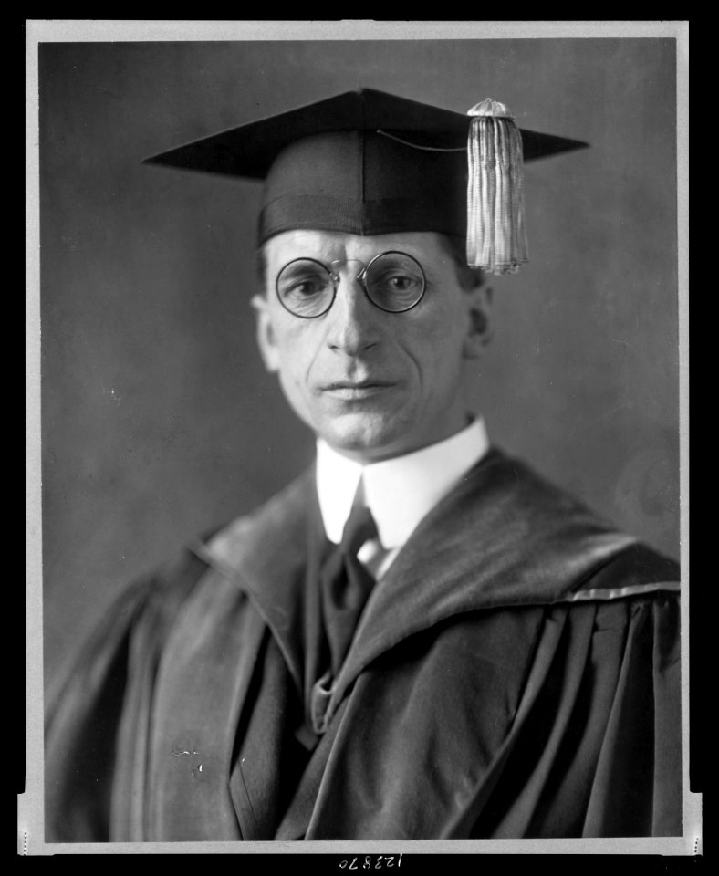Eamon De Valera, head-and-shoulders portrait, facing front, wearing cap and gown LCCN99471563