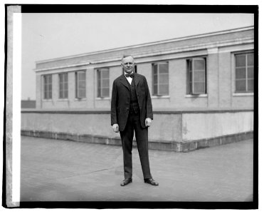 Earl Godwin LCCN2016819616
