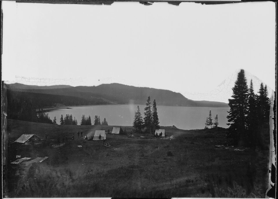 Earthquake camp, near Steamy Point, east side of Yellowstone Lake. - NARA - 516714