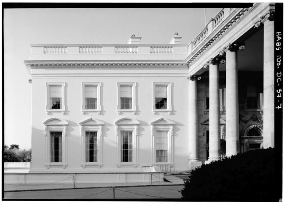 EAST END OF NORTH SIDE White House