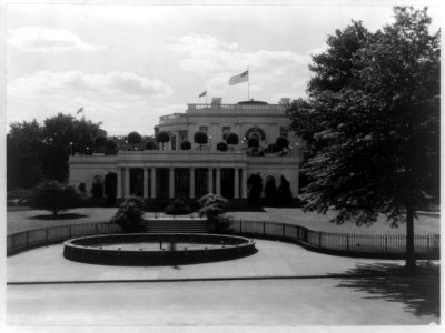 East entrance of the White House, Washington, D.C. LCCN96525292