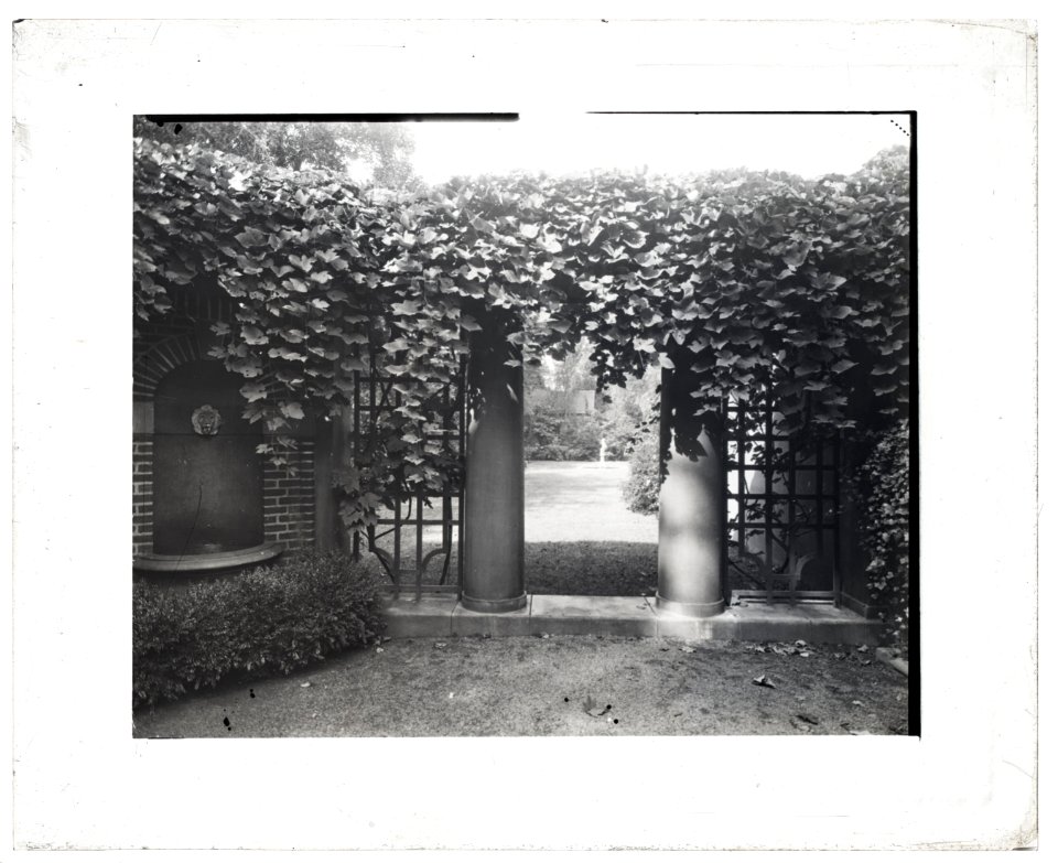 East Hampton Free Library, 159 Main Street, East Hampton, New York. Entrance to garden LCCN2008680131