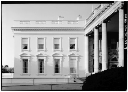 EAST END OF NORTH SIDE White House