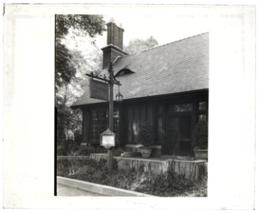 East Hampton Free Library, 159 Main Street, East Hampton, New York. Entrance LCCN2008680056