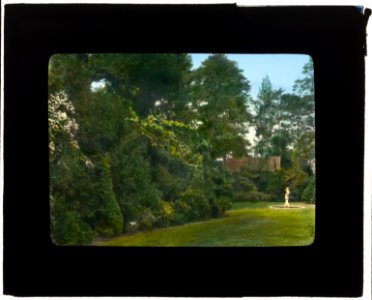 East Hampton Free Library, 159 Main Street, East Hampton, New York. Lawn LCCN2007685933