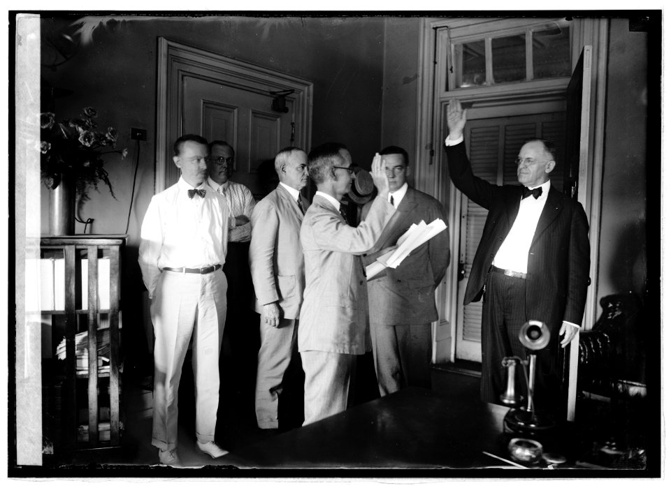 Genl. H.M. Lord swearing in, 7-1-22 LCCN2016844928