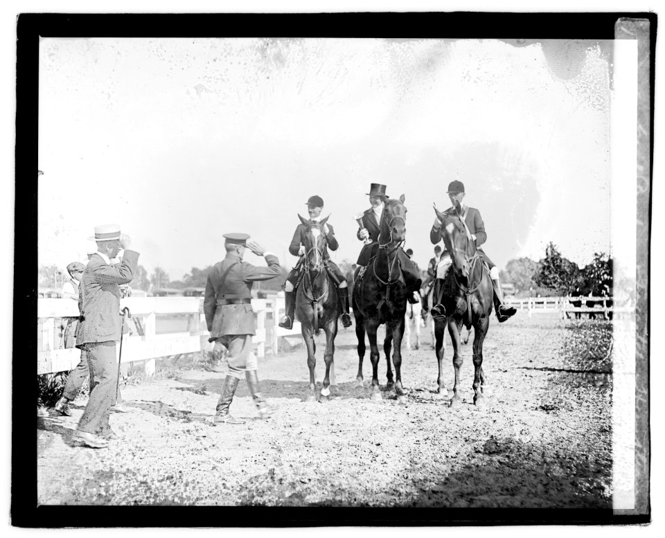 Genrl. Pershing & foxcatcher hunt team horseshow, 1921, 5-17-21 LOC npcc.04198