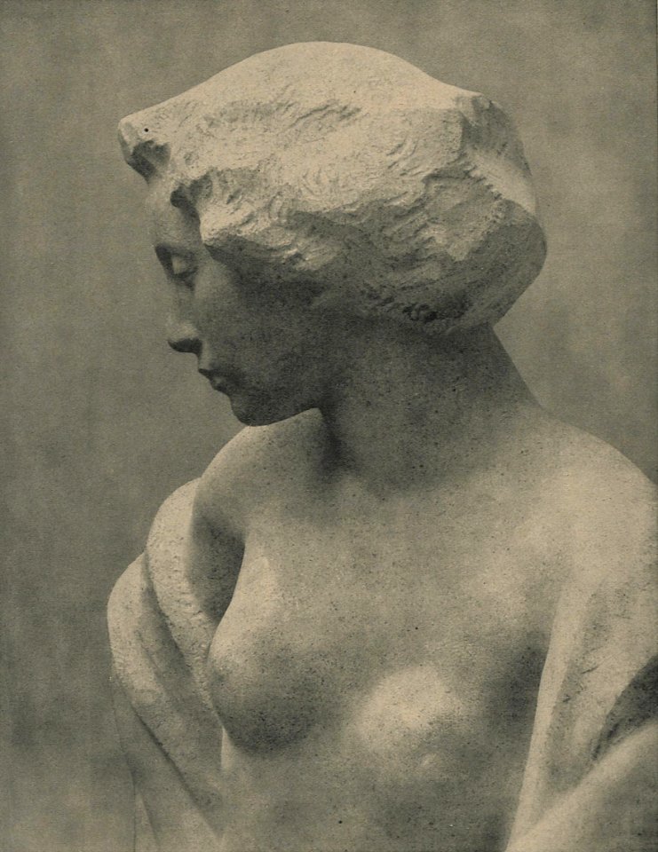 Georg Kolbe - Teilansicht einer Brunnenfigur (Untersberger Marmor)
