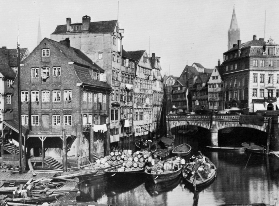 Georg Koppmann and Co. - Winserbaum und Winserbrücke mit dem Turm der Jakobikirche im Hintergrund (Zeno Fotografie)