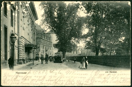 Georg Kugelmann PC 0229 Hannover Am Marstall Bildseite v.l. Festssal, Altes Zeughaus, Beginenturm, Sommerbrücke zur Leineinsel Klein-Venedig., davor Pferde, Kinder, Freuen Am Hohen Ufer