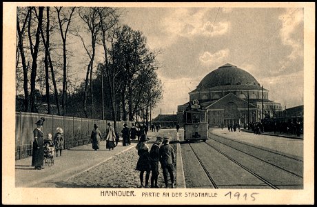 Georg Kugelmann PC 0811 Hannover. Partie an der Stadthalle Bildseite belebte Straße Am Zoologischen Garten mit Straßenbahn Linie 16 Aegidientor