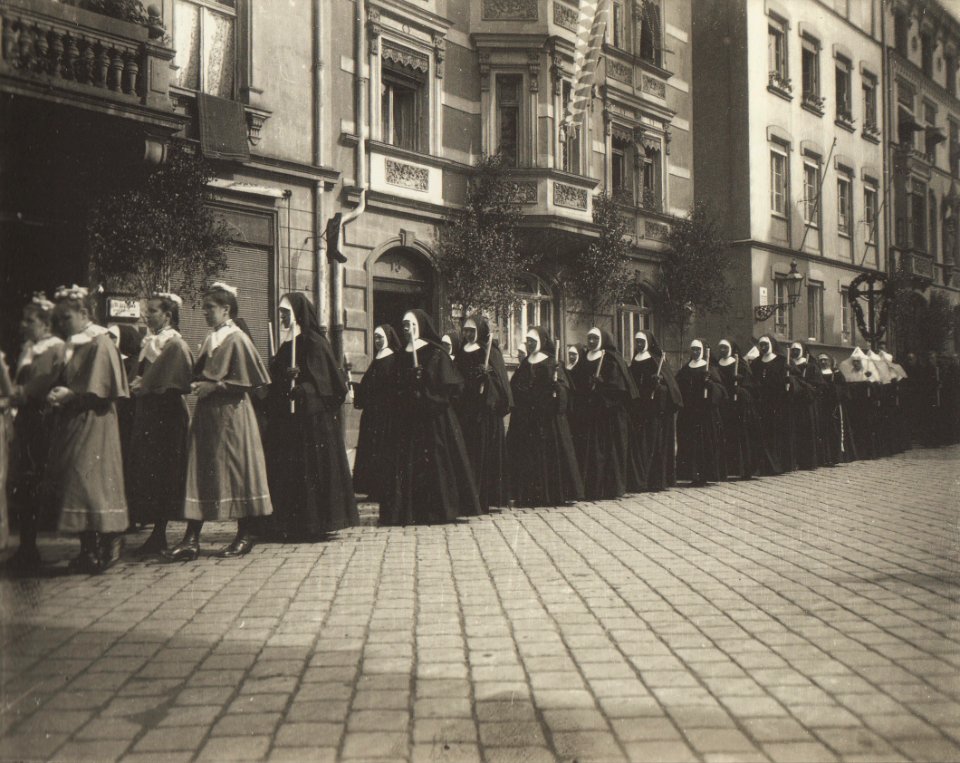 Georg-pettendorfer-fronleichnamsprozession-nonnen-1915