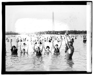 George H. Corson teaching swim class at the Tidal Basin, Washington, D.C. LCCN2016826856