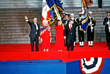 George H. W. Bush, Barbara Bush, Marilyn Quayle, and Dan Quayle photo