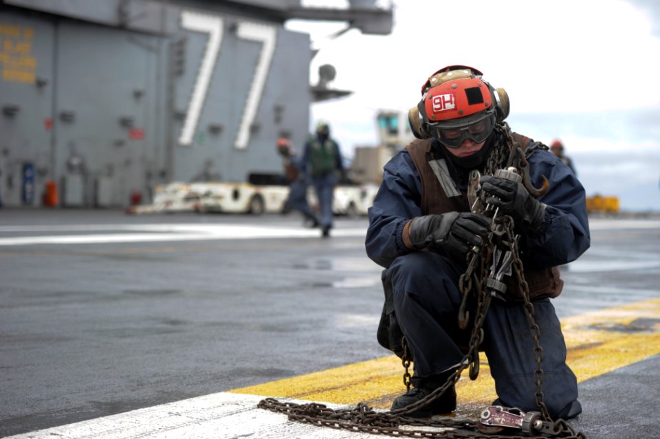 George H.W. Bush is conducting training operations in the Atlantic Ocean 150205-N-IJ275-023