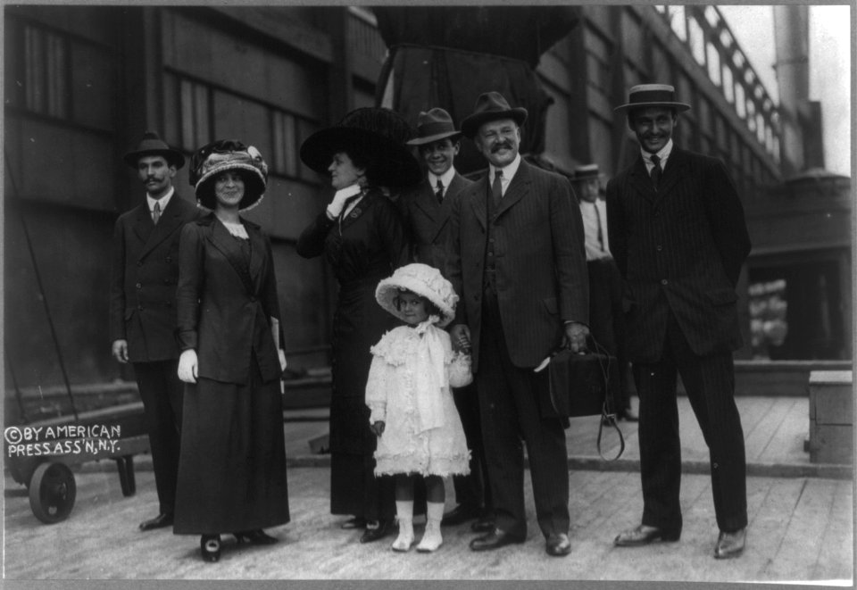 George Jay Gould, 1864-1923, full length, standing, facing slightly right; with family LCCN2005688924