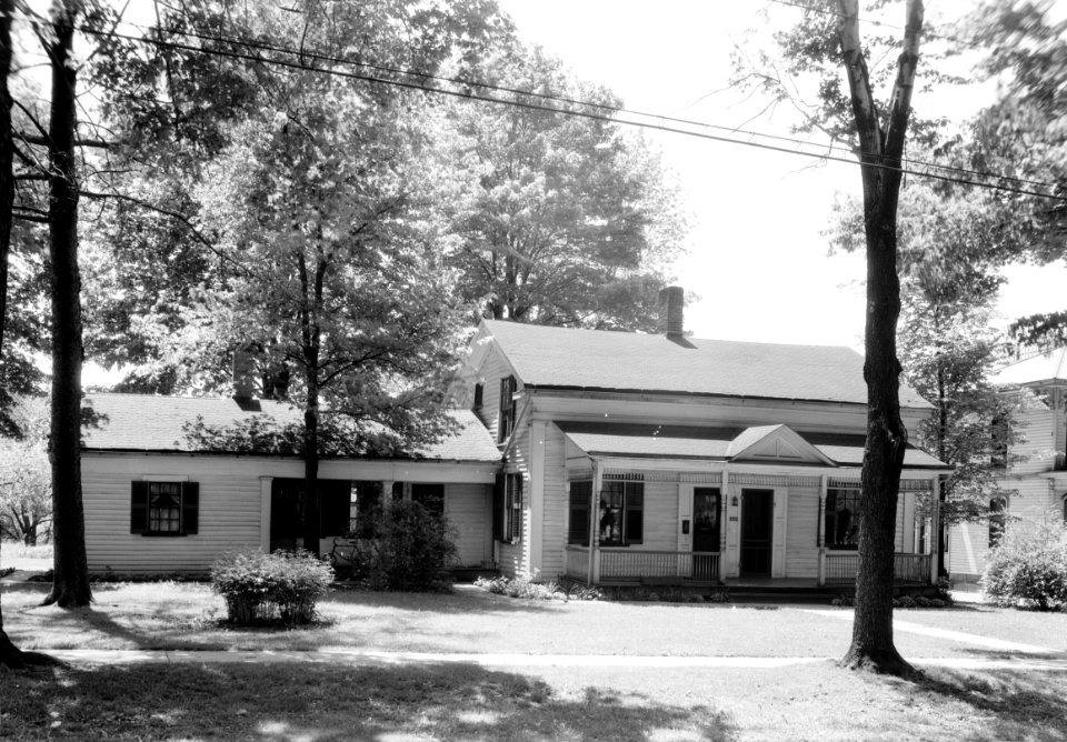 George March House, Chagrin Falls