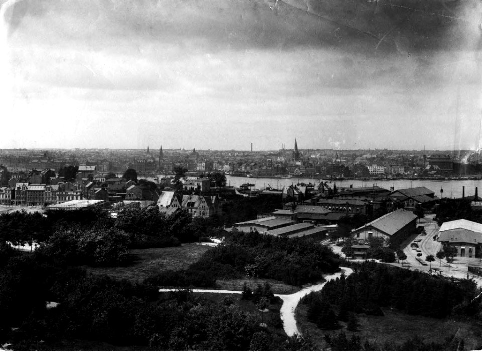 Gaarden und Kaiserliche Werft (Kiel 49.385)